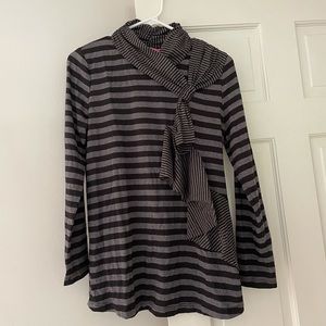 Boutique maternity top. Black/grey. Medium